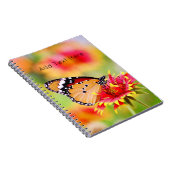 （昆虫）オオカバマダラ、モナーク蝶の赤と黄色の花 ノートブック (右側)
