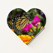 (昆虫)オオカバマダラ、モナーク蝶オンピンクマリゴールド花 ノートブック (裏面)