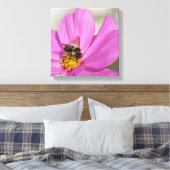 （昆虫）マルハナバチとコスモス キャンバスプリント (インサイチュ (寝室))