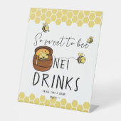 （昆虫）マルハナバチは甘いBee One 1歳のバースデードリンク 台座サイン (正面)