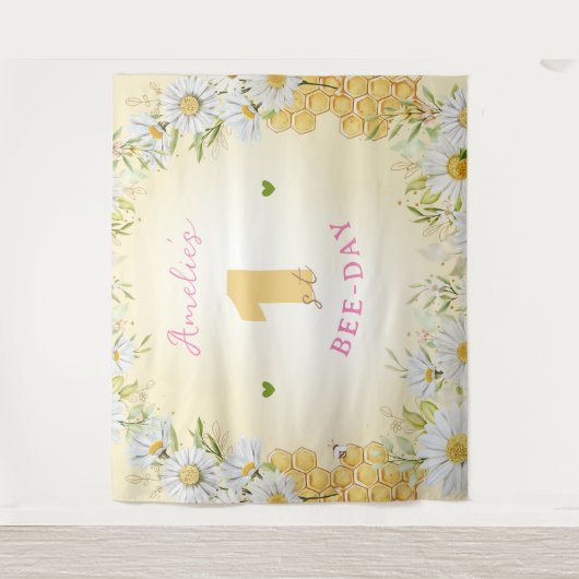 (昆虫)マルハナバチイエローガールワンファーストバースデーパーティー タペストリー (正面)