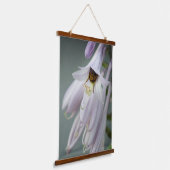 （昆虫）マルハナバチインホスタ 吊り下げ型タペストリー (傾斜あり)