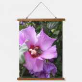 （昆虫）マルハナバチオンハイビスカスフラワー 吊り下げ型タペストリー (正面)