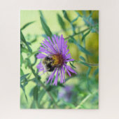 （昆虫）マルハナバチオンパープルデイジー ジグソーパズル (縦)