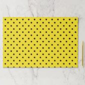 (昆虫)マルハナバチブラックスポッツイエローカイトのまわりに ペーパーパッド (インサイチュ)