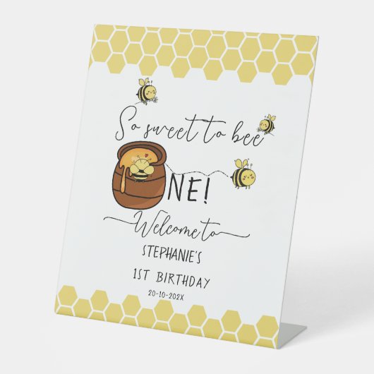 （昆虫）マルハナバチSo Sweet To Bee One 1st Birthday Welcome 台座サイン (正面)