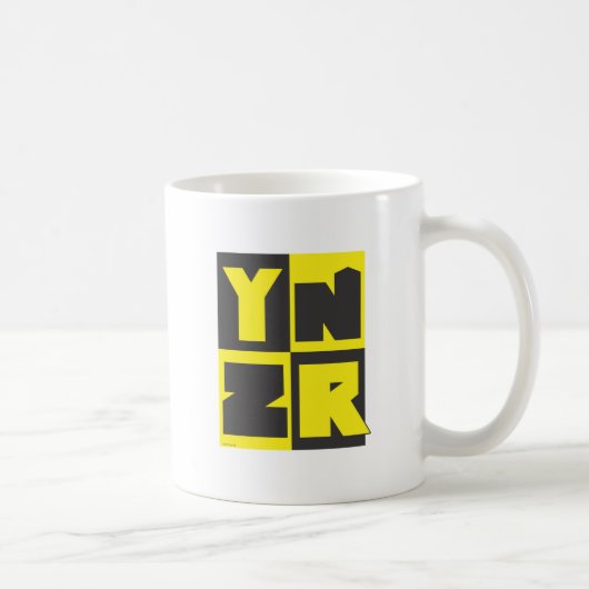 昇進プロダクトのYNZRのグラフィック、 コーヒーマグカップ (右)