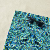 明きらめくるい青の水 ビーチタオル (インサイチュ)