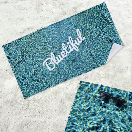 明きらめくるい青の水 ビーチタオル