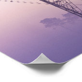 明け方に電気パイロンが霧に包まれる。 ポスター (角)