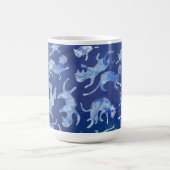 明の深い青い天猫の陶磁器マグカップ｜裏面デザイン コーヒーマグカップ (中央)