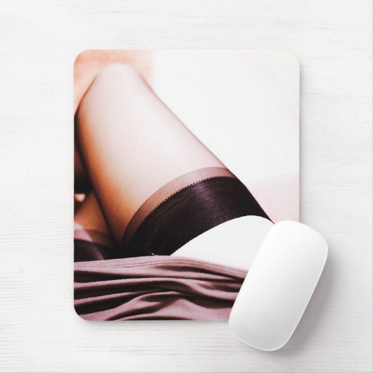明らかにされるナイロンストッキングの足 マウスパッド (マウス)
