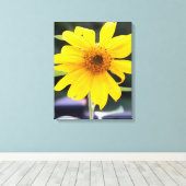 明るいかわいらし黄色のひまわりクローズアップ キャンバスプリント (インサイチュ (ウッドフロア))