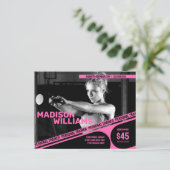 明るいはっきりしたピンクのパーソナルトレーナー写真 ポストカード (スタンド正面)