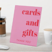 明るいはっきりしたピンクの赤いウェディングモダンカードギフト 台座サイン (インサイチュ)