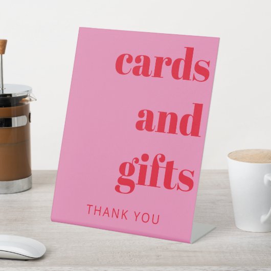 明るいはっきりしたピンクの赤いウェディングモダンカードギフト 台座サイン (インサイチュ)