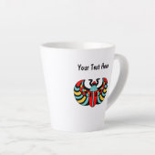 明るいはっきりした抽象芸術スカラブカブトムシ赤ブルーイエロー カフェラテマグ (右アングル)