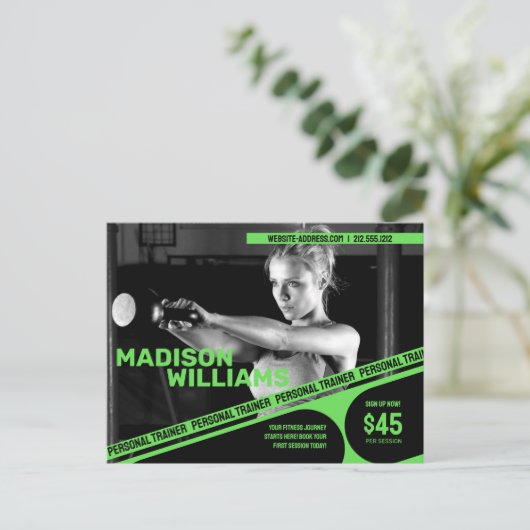 明るいはっきりした緑のパーソナルトレーナー写真 ポストカード (スタンド正面)