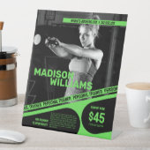 明るいはっきりした緑のパーソナルトレーナー写真 台座サイン (インサイチュ)