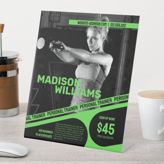 明るいはっきりした緑のパーソナルトレーナー写真 台座サイン (インサイチュ)