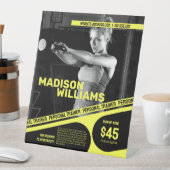 明るいはっきりした黄色のパーソナルトレーナー写真 台座サイン (インサイチュ)