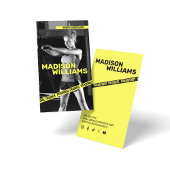 明るいはっきりした黄色のパーソナルトレーナー写真 名刺