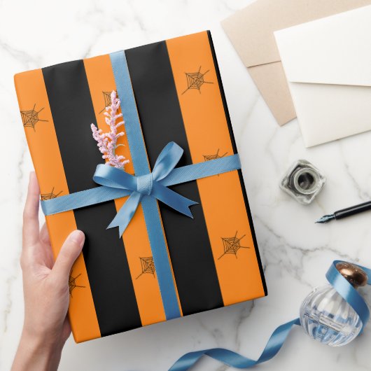 明るいオレンジと黒のハロウィーンパタストライプのーン ラッピングペーパー (ギフト)