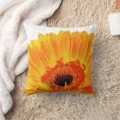 明るいオレンジガーベラの枕 クッション (ブランケット)