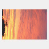 明るいオレンジ白熱［赤熱］光を放つ色の曇りの夕日 ラッピングペーパーシート (正面2)