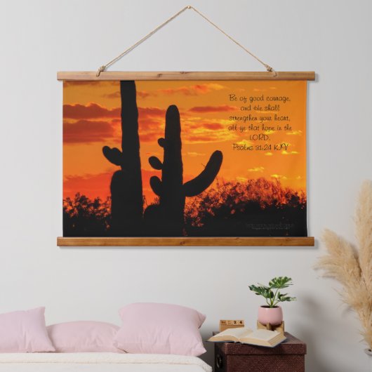 明るいオレンジ色の夕日を持つアリゾナのサグアーロ・カッティ 吊り下げ型タペストリー (寝室)