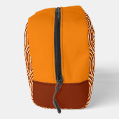 明るいオレンジ色の濃い茶色の白いミッドセンチュリーパターン ドップキット (右)