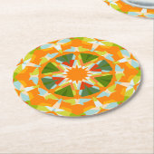 明るいオレンジ色の緑の星ベビーガールズボーイズシャワー ラウンドペーパーコースター (アングル)
