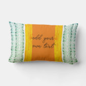 明るいカラフルでテキストをオレンジ色と緑に追加 ランバークッション (裏面)