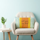明るいカラフルでテキストをオレンジ色と緑に追加 ランバークッション (椅子)