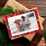 明るいカラフルのクリスマスプレド1枚 シーズンカード<br><div class="desc">明るいメリークリスマスの格子模様は、あなたの水平な写真と独身のフェスティバルメッセージの背景を作カスタム成する。赤、緑、黄色、青のポップを持つ、この格子状のホリデーカードは、友達や家族に応援を送るのに最適である。背面は赤に一致し、別の写真の宇宙と長いメッセージをカスタム含む。</div>