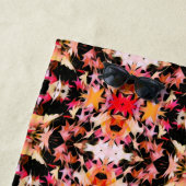 明るいカラフルもみじの模様 ビーチタオル (インサイチュ)