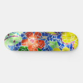 明るいカラフルモザイクタイルコイ魚池 スケートボード (横)