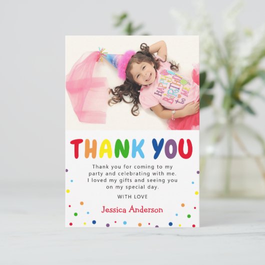 明るいカラフル子供の誕生日写真 サンキューカード (スタンド正面)