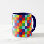 明るいキカラフルルト正方形パターンブルーレッド マグカップ (正面右)
