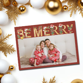明るいクリスマスの赤とゴールドの文字の家族写真 シーズンカード