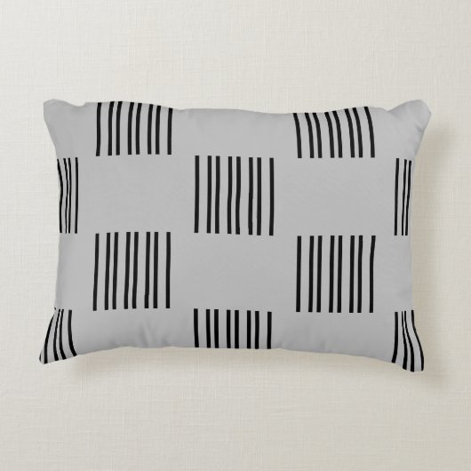 明るいシンプルグレーの黒い線のデザイン アクセントクッション (裏面)