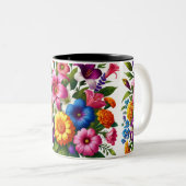 明るいジニアス&コスモスフラワーガーデン – 明るいア ツートーンマグカップ (正面右)