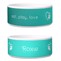 明るいティール色の「Eat Play Love」オーダーメイド犬用食器