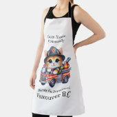 明るいトラックの愛らしい子猫の消防士 エプロン (インサイチュ)