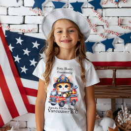 明るいトラックの愛らしい子猫の消防士 Tシャツ