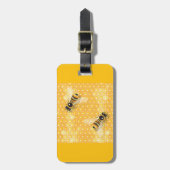 明るいハニカムパターン上のミツバチ ラゲッジタグ (正面縦)