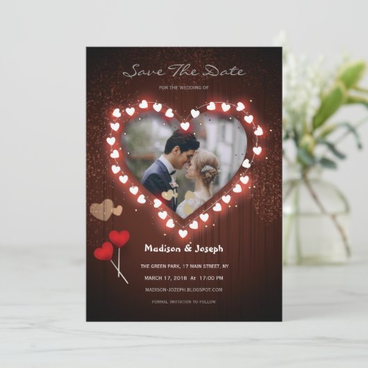 明るいハートフレーム日付の招待カードを保存 セーブザデート (スタンド正面)