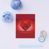 明るいバックグロの上にハートの形で赤いバラ チラシ (シングル)