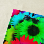 明るいヒマワリカラフルの列 ビーチタオル (インサイチュ)