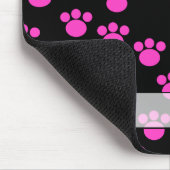 明るいピンクおよび黒い足のプリントパターン マウスパッド (コーナー)